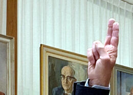 Zwerende vingers van een aanstaande wethouder